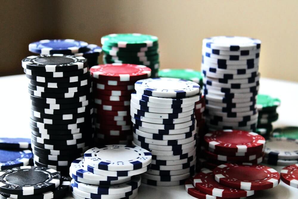 Moralsk uddannelse tilskuer Professor Guide: How To Play Poker Without Chips | CasinoWebsites.in