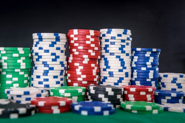 Berapa Banyak Chip yang Anda Mulai di Poker