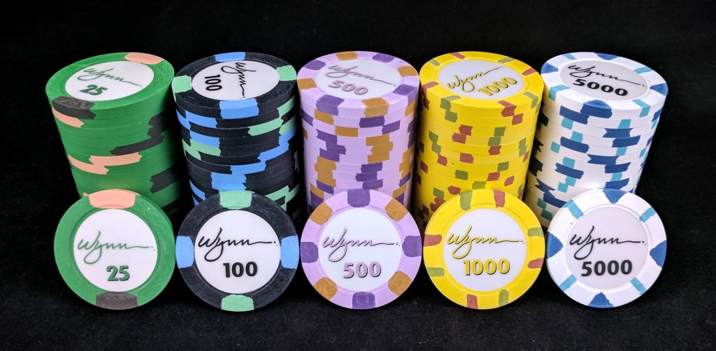 Berapa Banyak Chip yang Anda Mulai di Poker